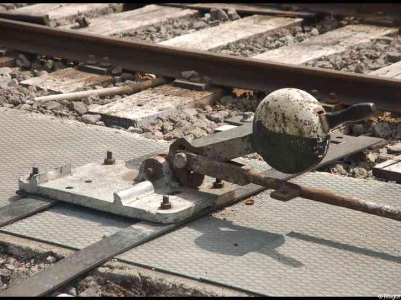 Train, Люксембург, 1900: ржавый рычаг сигнального устройства на путях