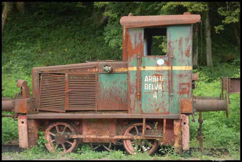Train, Люксембург, 1900: ржавая локомотива «Arblu-Belval A» у края леса