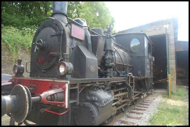 Train в Люксембурге, 1900: черный паровоз с номером 614 у станции