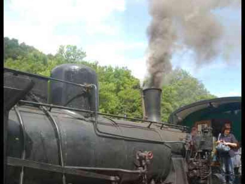 Люксембург, 1900: паровоз на станции Train с красными колёсами и чёрным котлом