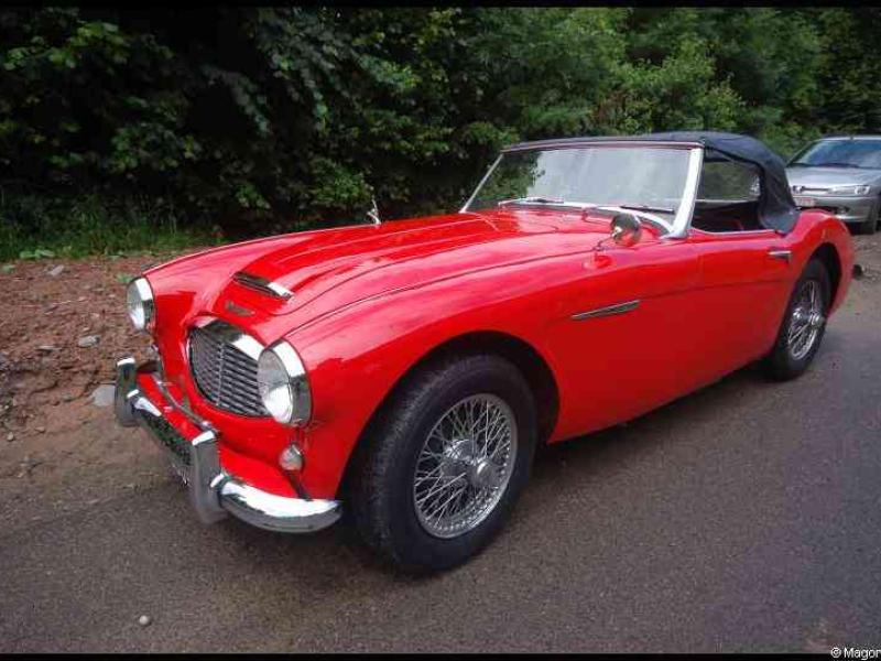 Красный Austin-Healey 100/6 на дороге под Страсбургом, 20 июня 2009