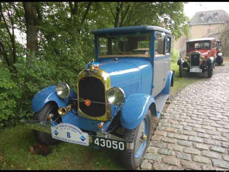 Винтажные авто на каменной дороге в Люксембурге, 2009