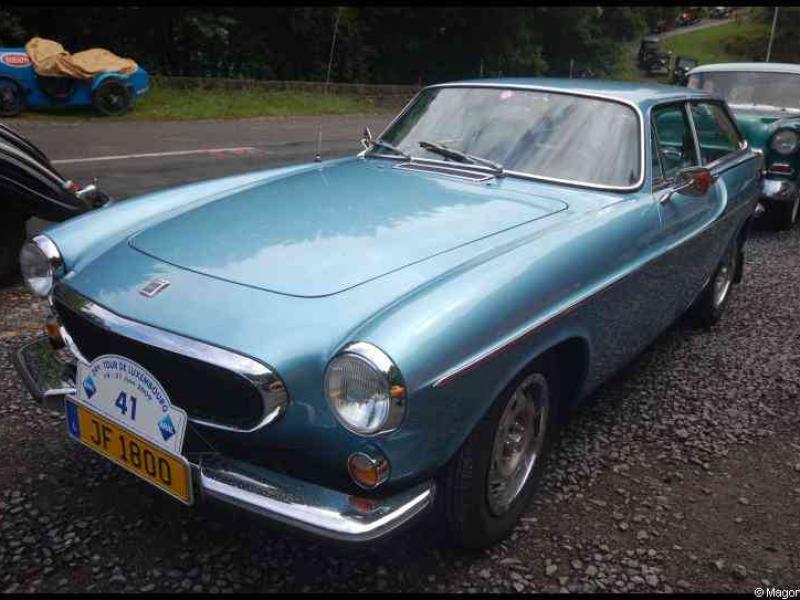 Люксембург, 20 июня 2009: голубой Volvo P1800 на «Тура де Люксембурга»