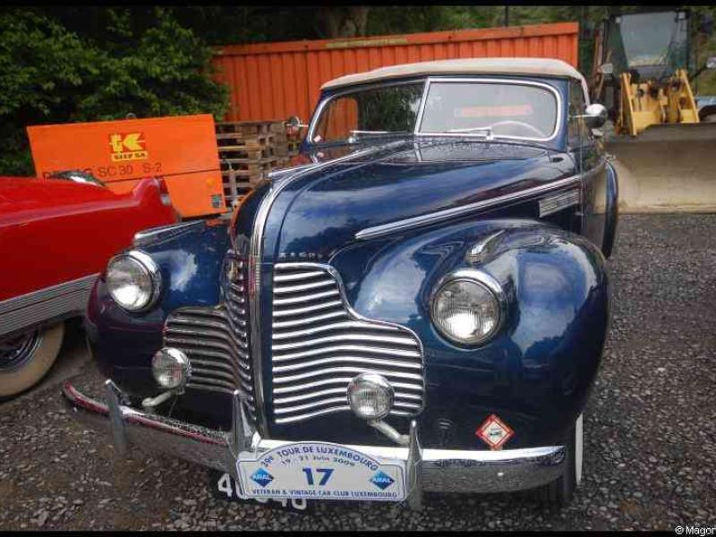 79-й Тур Люксембурга, 20 июня 2009: синий Buick из эпохи после войны