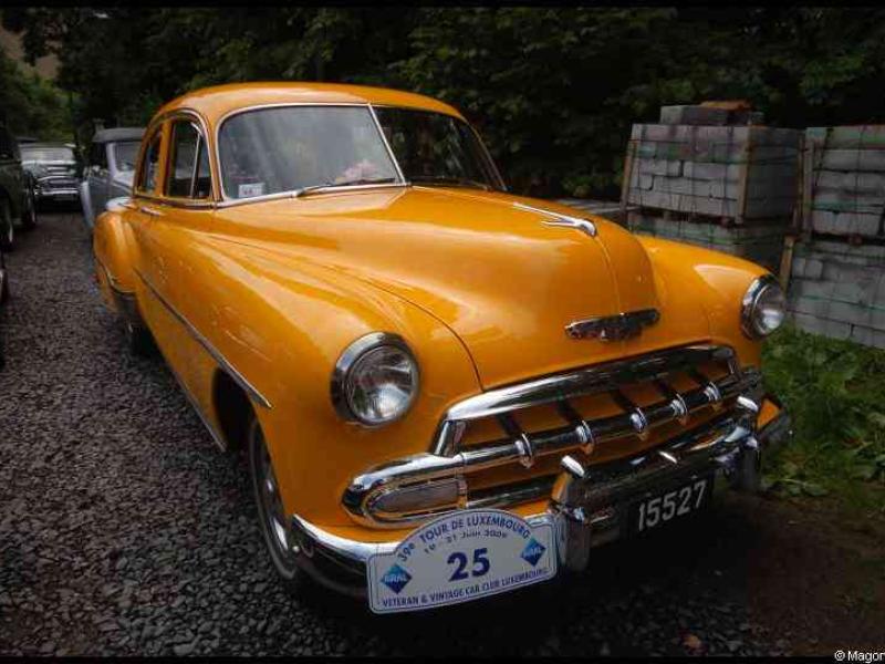 Жёлтый Chevrolet 1950-х в Люксембурге, 20 июня 2009