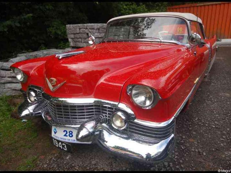 Красный Кадиллак 1953 года на винтажном авто-сборе в Люксембурге, 20 июня 2009