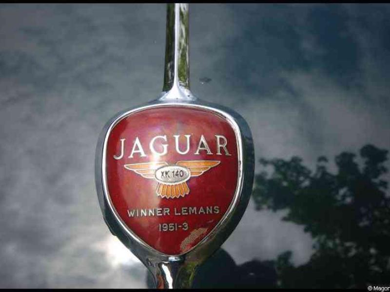 Люксембург, 20 июня 2009: эмблема Jaguar XK 140 — победитель Ле-Мана 1951–53