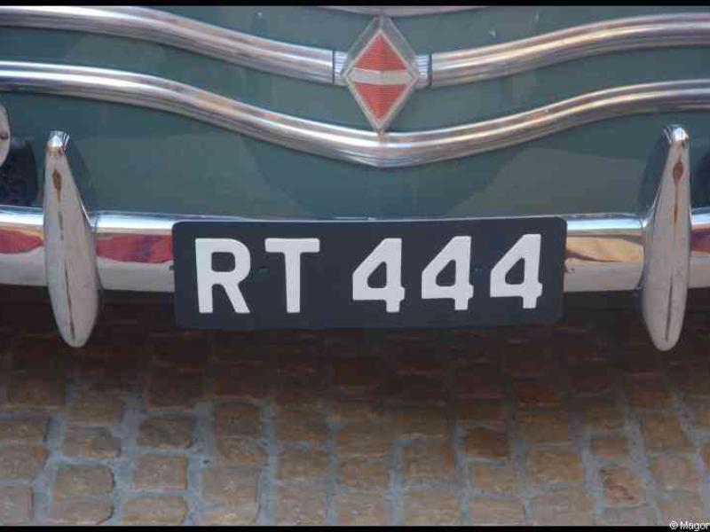 Weinberg, Люксембург: задний бампер ретро-автомобиля с номером RT 444