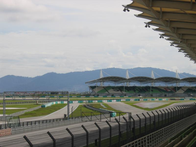 Sepang International Circuit, Малайзия: трасса F1 с видом на горы и стадион