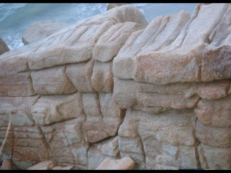 Каменные ступени у моря в Куантане, Малайзия
