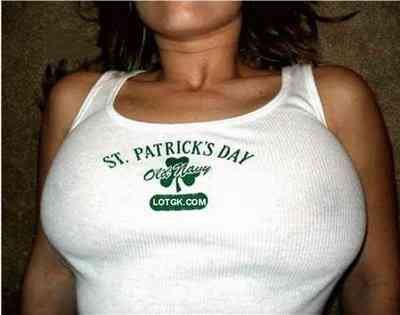 17 марта, разное: белая майка с надписью «St. Patrick's Day»