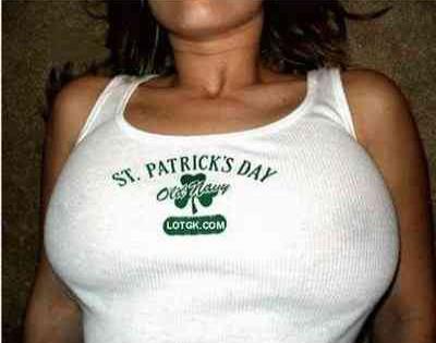 17 марта, разное: белая майка с надписью «St. Patrick's Day»