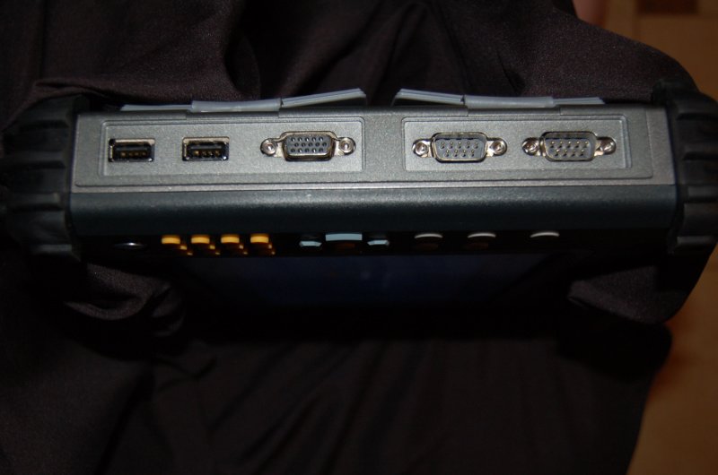 ORSiO TP701 — задняя панель с USB и VGA-портами