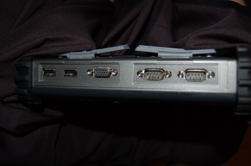 ORSiO TP701: задняя панель с USB и VGA-разъёмами