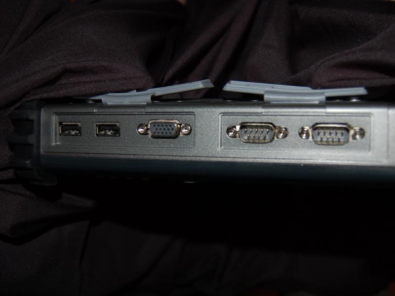 ORSiO TP701: задняя панель с USB и VGA-разъёмами