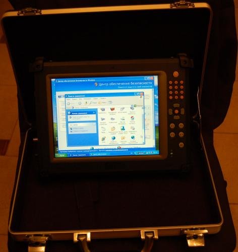 ORSiO TP701 в чёрном кейсе: экран с интерфейсом «Центр обеспечения безопасности»