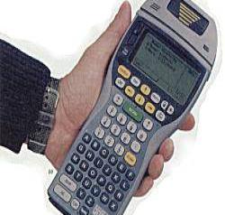 ORSiO TP701 — ручной терминал в руке пользователя