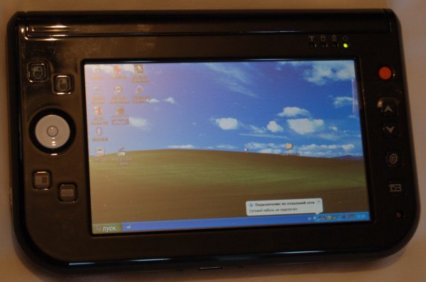 Origami: старый плеер с Windows XP на экране