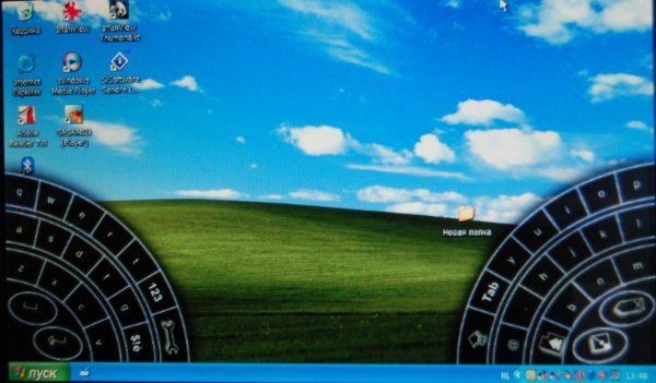 Origami: рабочий стол Windows XP с клавиатурой-ободком и пейзажем