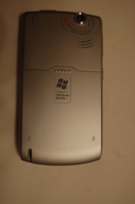 Orsio P745: серебристый гаджет с 2-мегапиксельной камерой и логотипом Windows Mobile