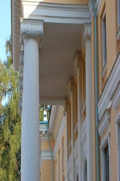 Архангельское, 2006: колонны и карнизы в палладианском стиле