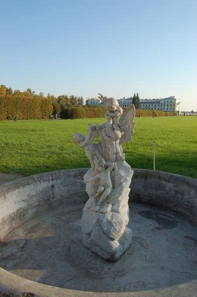 Архангельское, 2006: фонтан с ангелами в парке-усадьбе