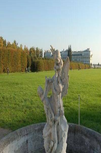 Архангельское, 2006: фонтан с ангелами в парке-усадьбе