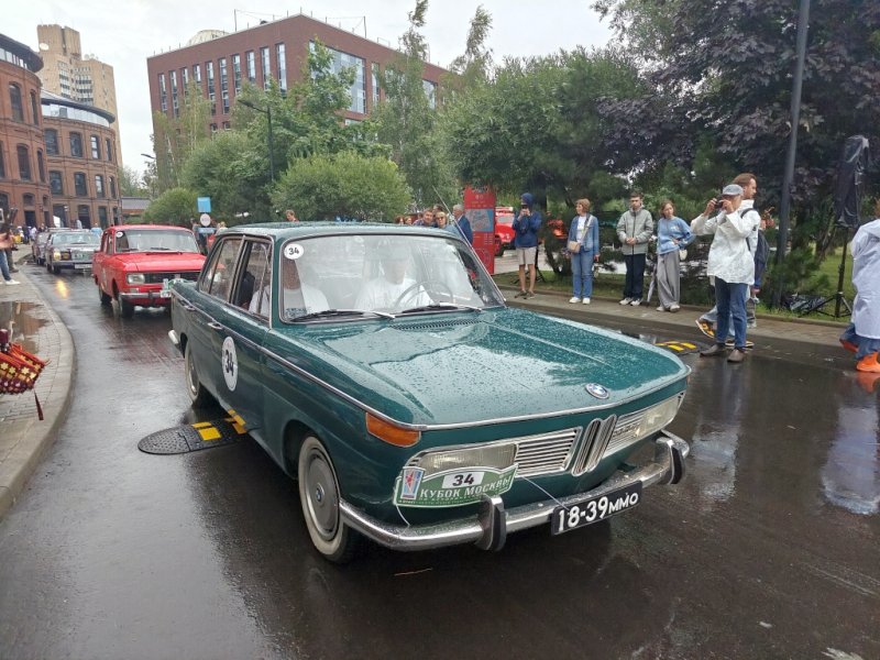 Зелёный BMW 2002 на Кубке Москвы в Арме, 2026
