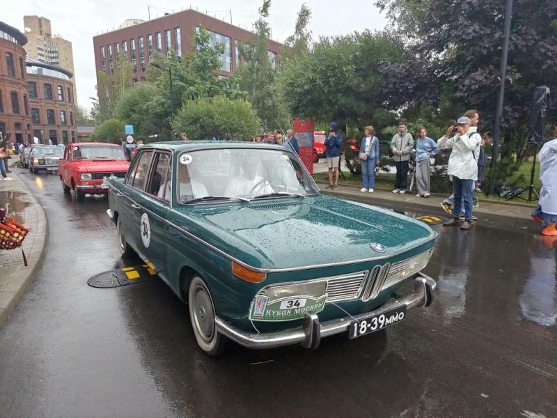 Зелёный BMW 2002 на Кубке Москвы в Арме, 2026
