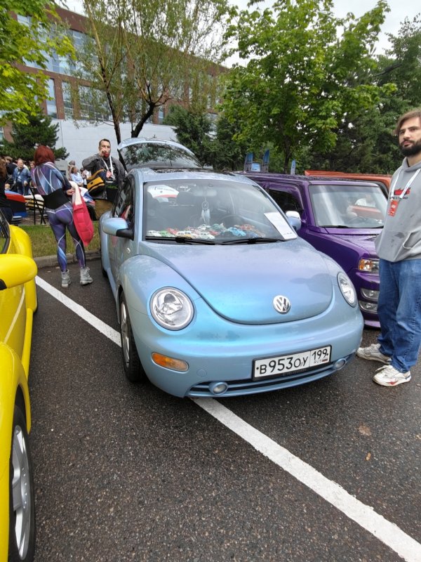 Arma120726, Россия: голубой VW Beetle на автомобильной выставке