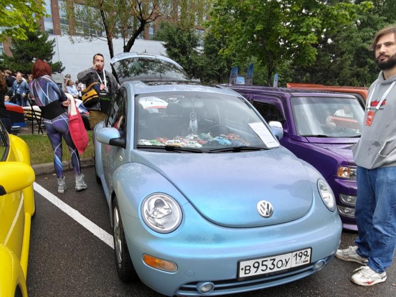 Arma120726, Россия: голубой VW Beetle на автомобильной выставке