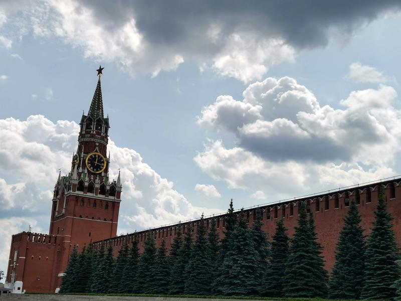 Кремлёвская Спасская башня и Красная площадь в 2025 году