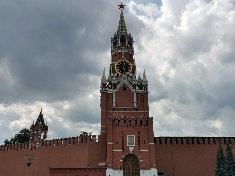 Кремлёвская Спасская башня в дни Bookfest 2025