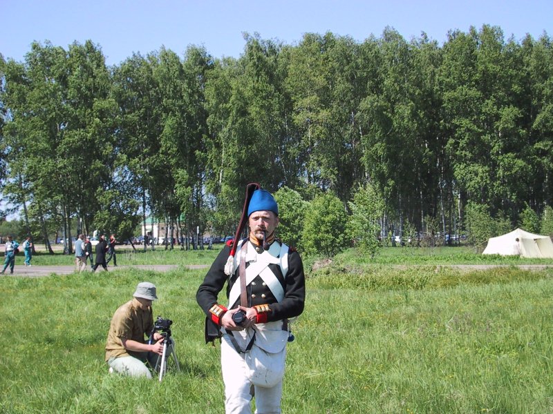 Бородинское поле, май 2002: солдат в мундире эпохи Наполеоновских войн