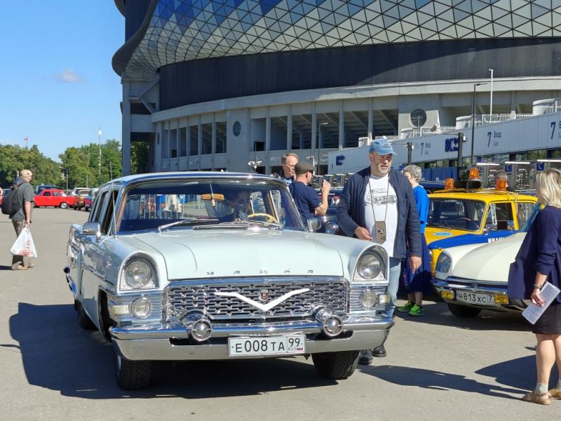Dinamo Historic Rally: «ВАЗ-2101» у стадиона с геометрическим куполом