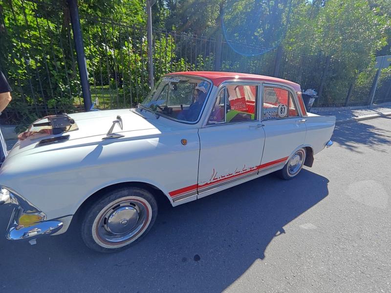 Dinamo Historic Rally: белый «Москвич» с красной крышей и номером 67
