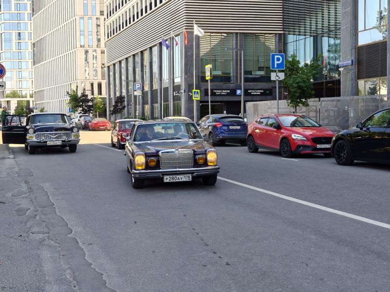 Dinamo Historic Rally: ретро-автомобили на фоне современных небоскрёбов