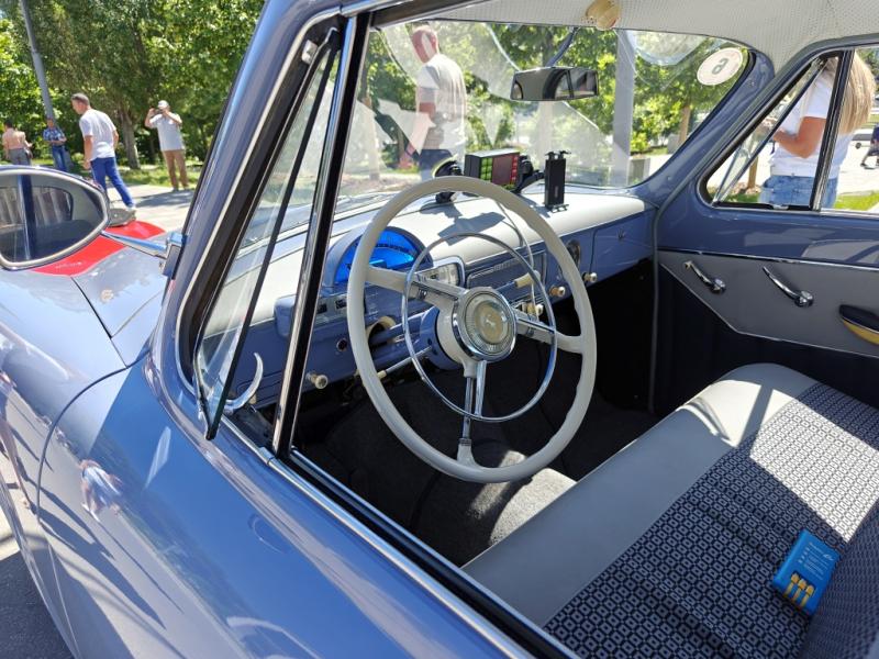 Dinamo Historic Rally: синий «Москвич» с белым рулём и синим прибором