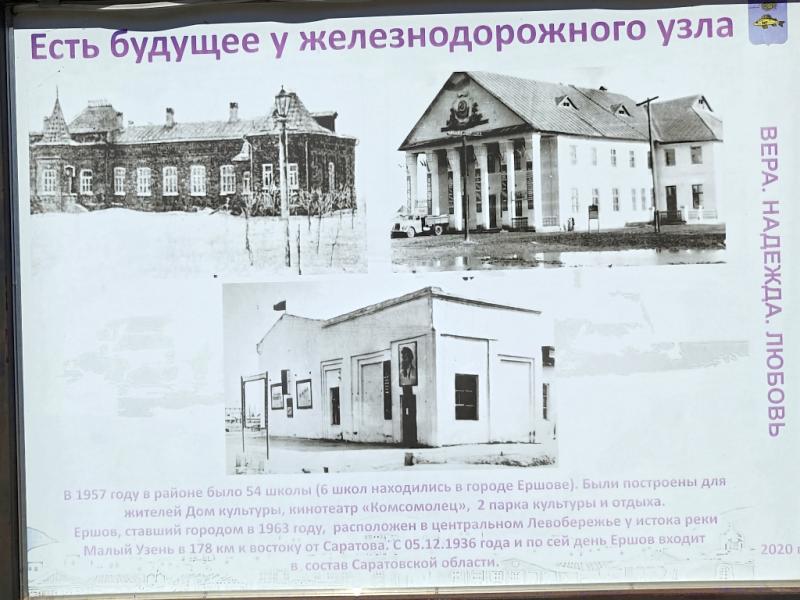 Выцветшие информационные стенды, посвященные Ершову на местном "Арбате"