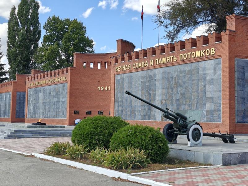 Мемориальный комплекс погибшим в годы Великой Отечественной войны г.Ершова