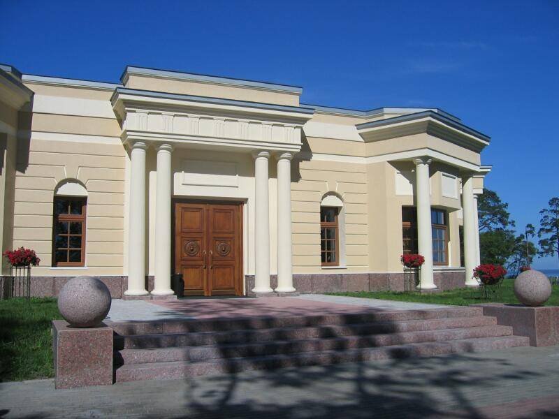Павильон на саммите G8 в Боровом, 2006: классицизм с гранитными шарами