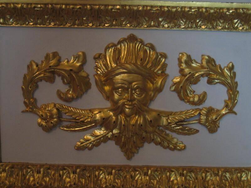 Золочёный фриз с головой лесного духа в Гатчине, 2006