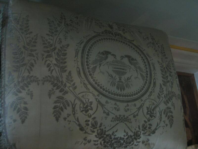 Декоративная ткань с птицами и вазой в Гатчине, 2006