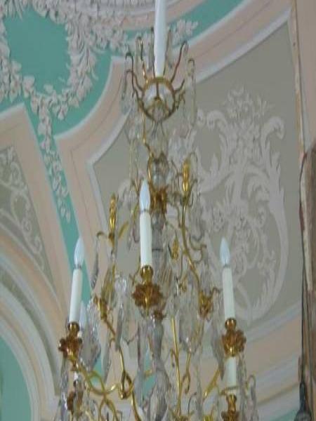 Хрустальный люстра в зале Гатчинского дворца, 2006
