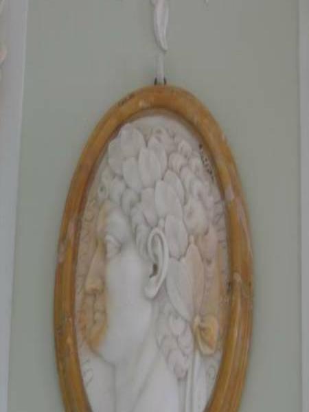Портрет в овальной раме на стене Гатчинского дворца, 2006