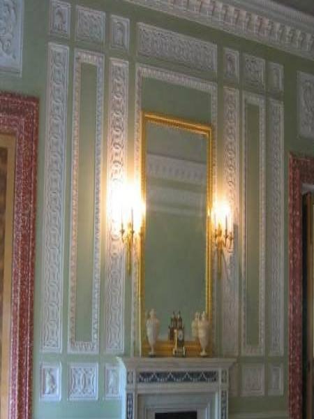 Гатчинский дворец, 2006: зелёная гостиная с барочным декором и золотой рамой