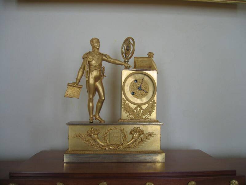Золотой часовой пьедестал в Гатчине, 2006