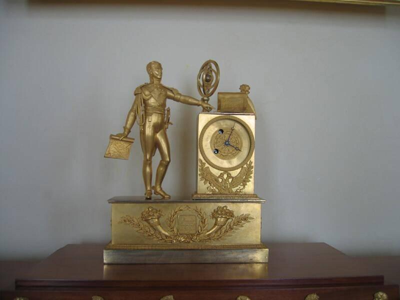 Золотой часовой пьедестал в Гатчине, 2006