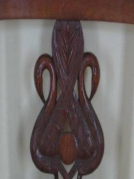 Деревянная резьба с лебедями в Гатчине, 2006