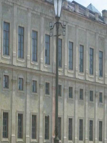 Гатчина, 2006: фонарь на площади перед дворцом в стиле барокко